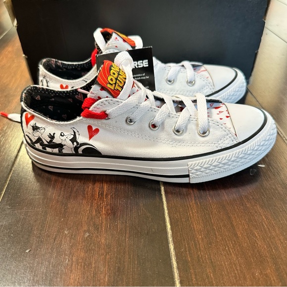 Children’s Looney Toons Valentine Converse Sneakers - Picture 2 of 5